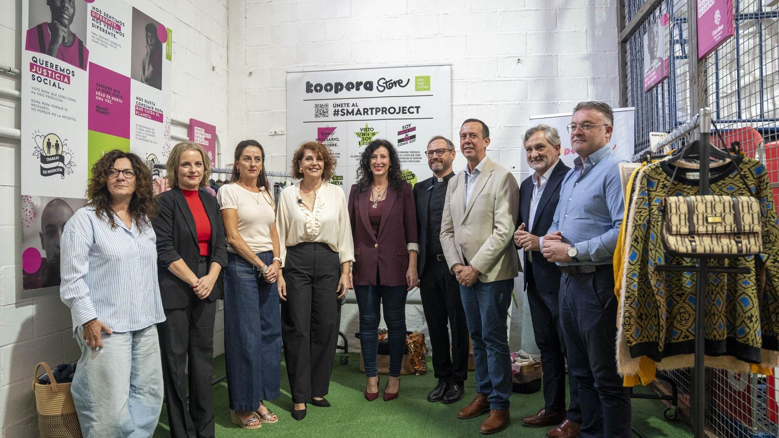 Autoridades presentes en el aniversario de Cáritas Koopera.