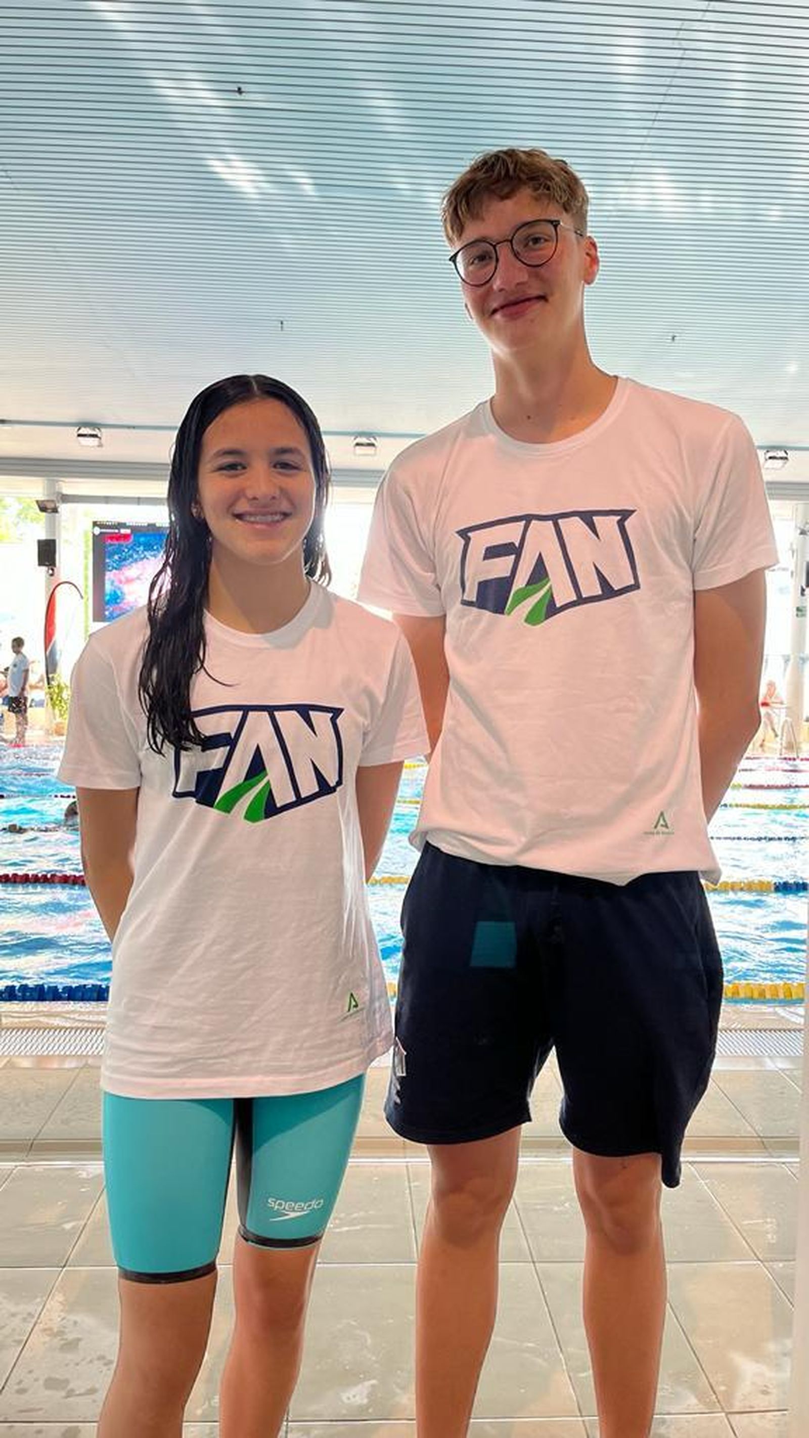 Inma y Alejandro después de participar con la Federación Andaluza de Natación en el  XXV Trofeo “Cáceres patrimonio de la humanidad”.