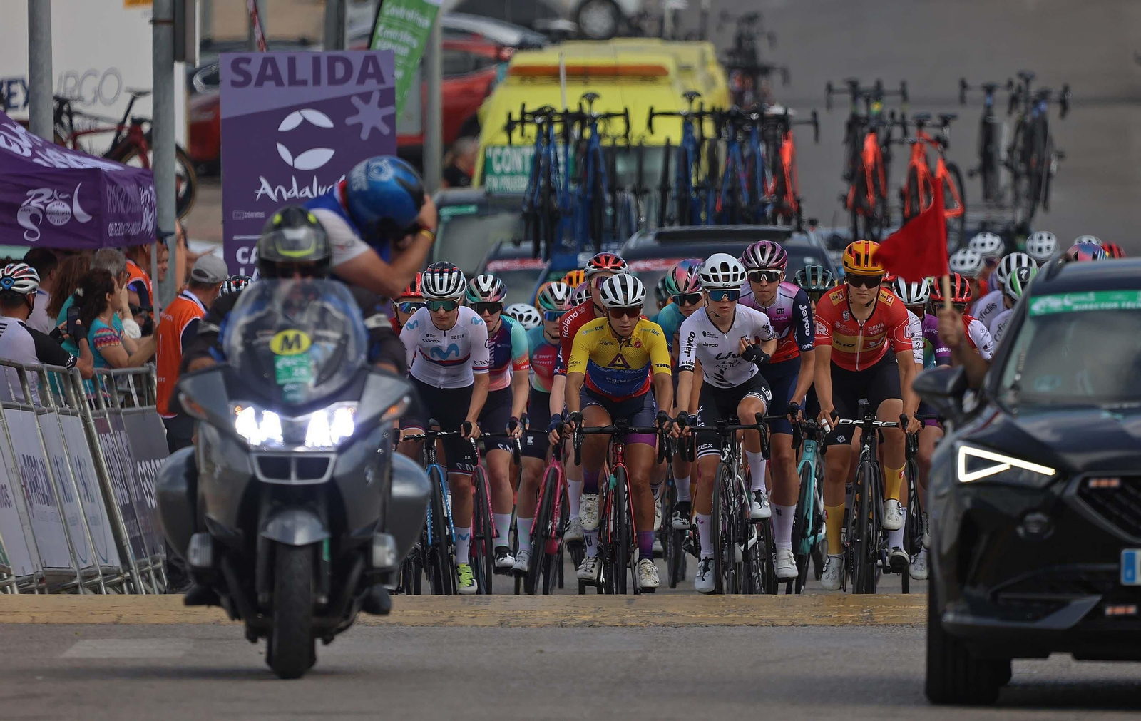 Fotos de la salida de la III Vuelta Ciclista femenina a Andalucía desde Castellar