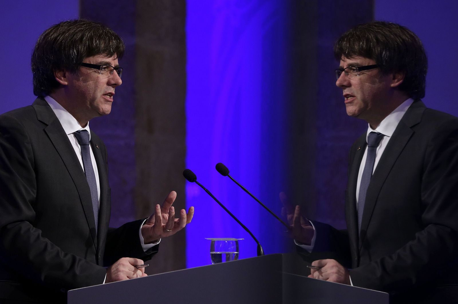 Carles Puigdemont en su intervención del lunes por la noche en la que pidió la mediación internacional.