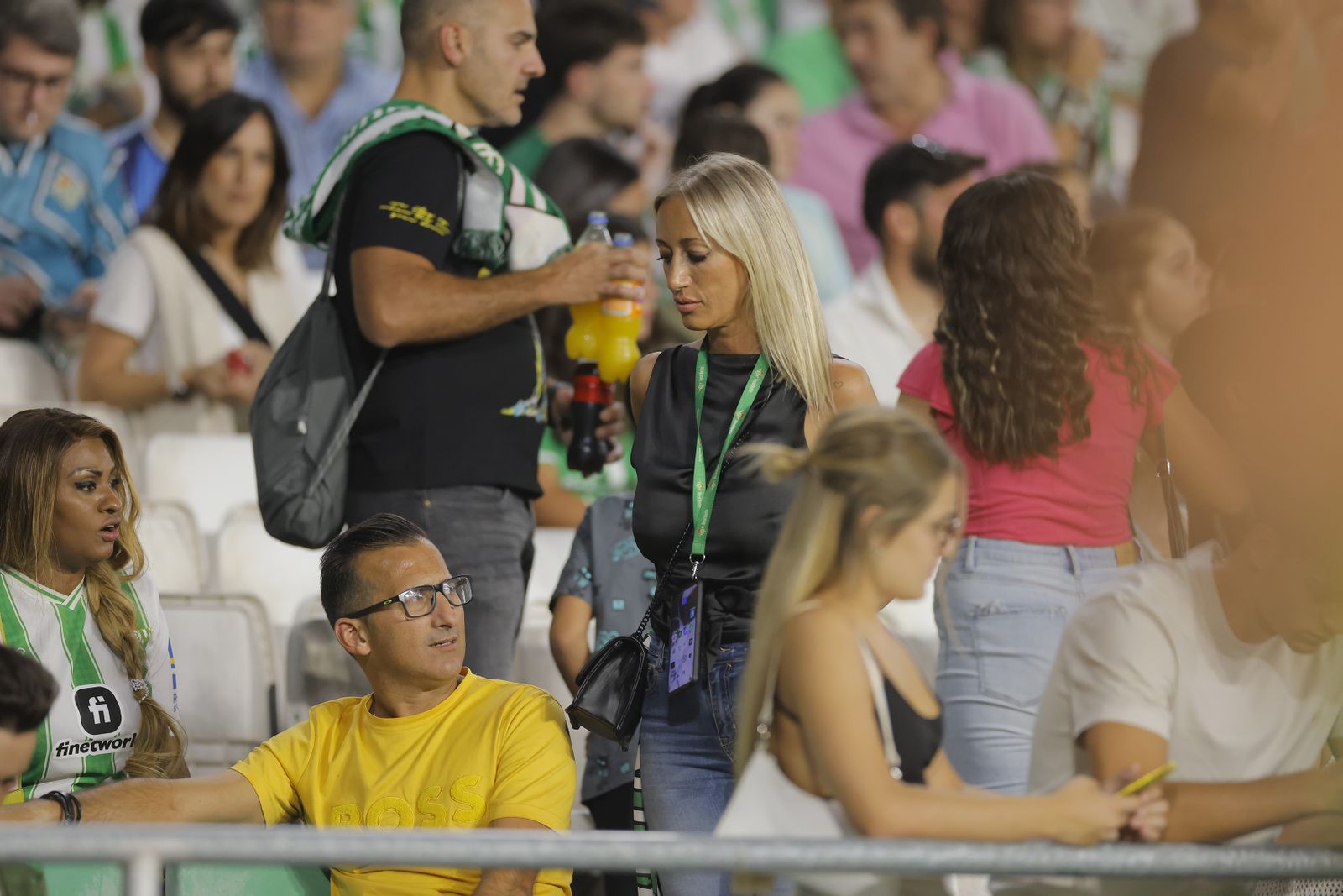 Búscate en las fotos del Betis-Valencia