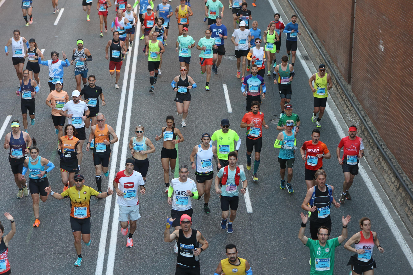 Búscate en la Zurich maratón de Sevilla