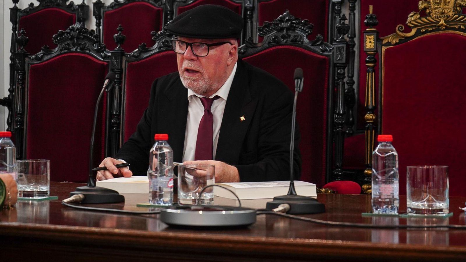 Villarejo ayer durante su presencia en el Colegio de Abogados.