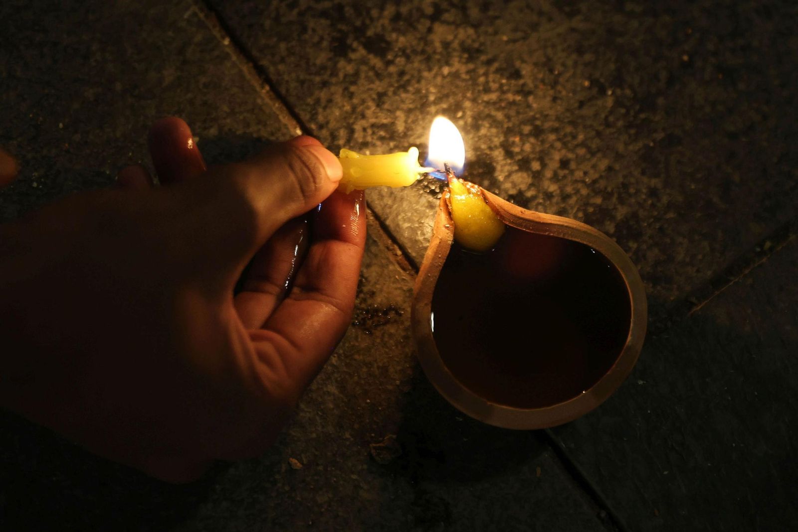 Las preciosas imágenes de la celebración del Diwali en India: un festival de luz y color