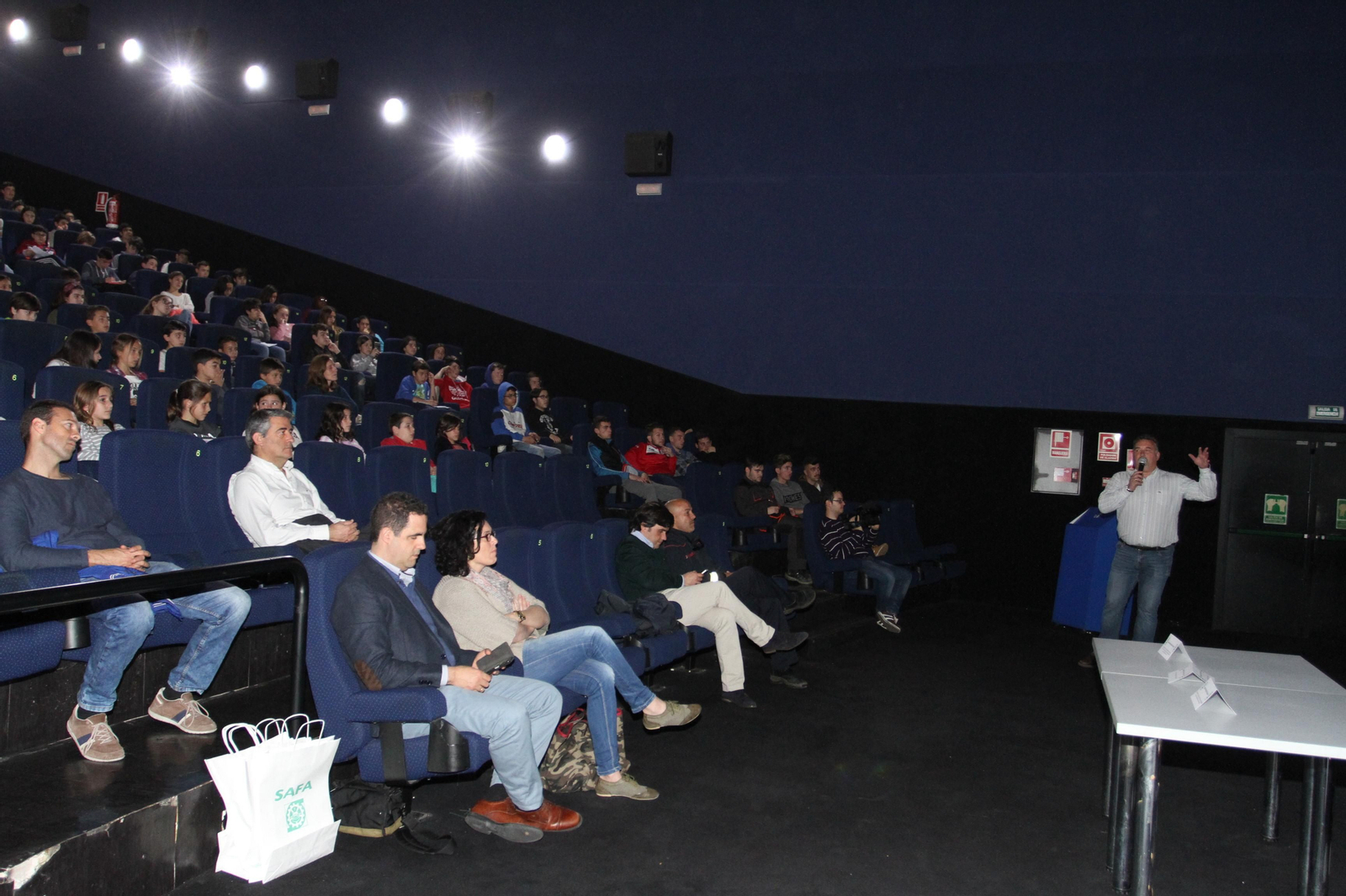 Presentación del documental 'La gran ola' en el colegio Funcadia