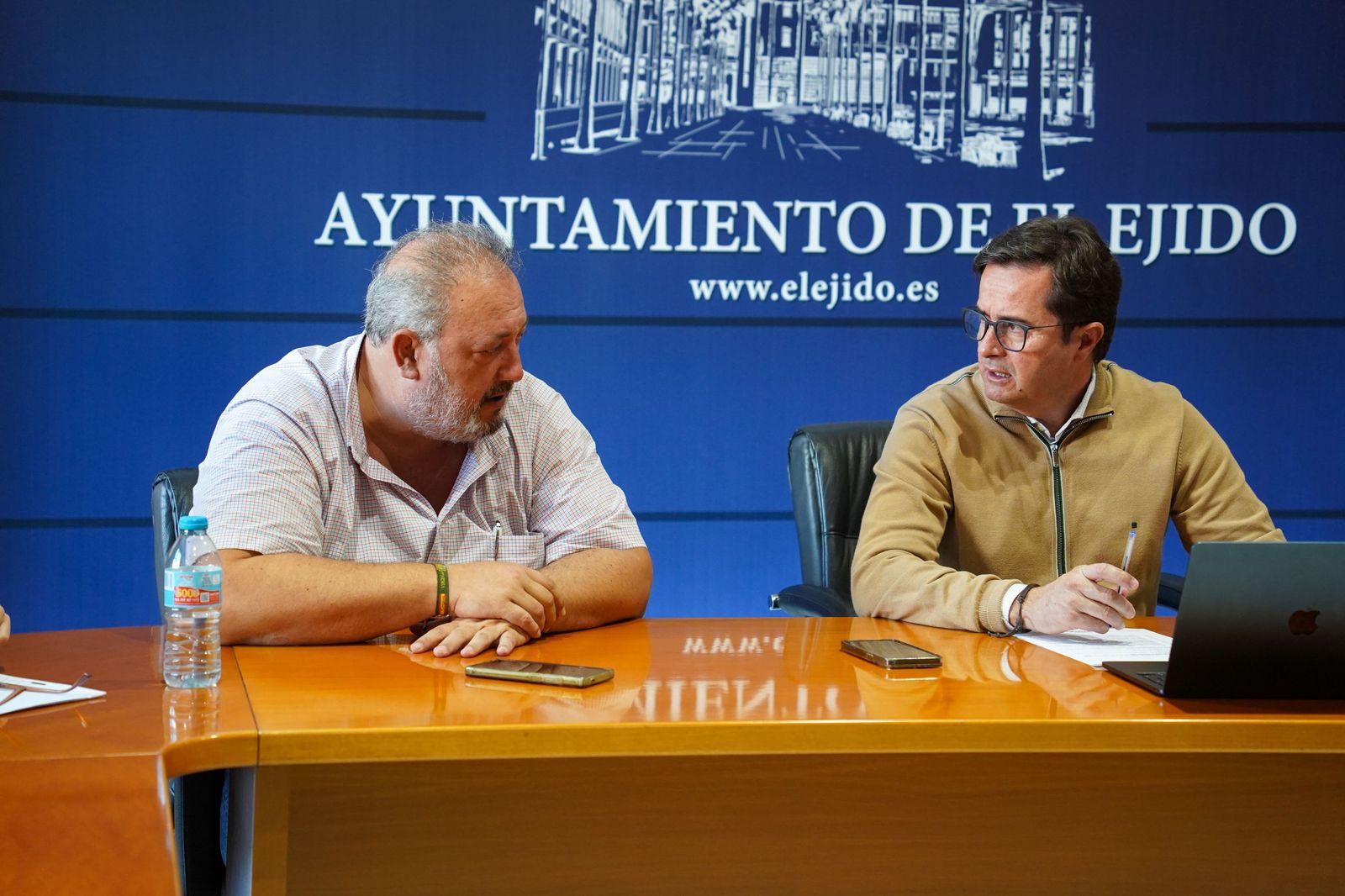 José Francisco Rivera y Francisco Góngora en el Ayuntamiento de El Ejido.