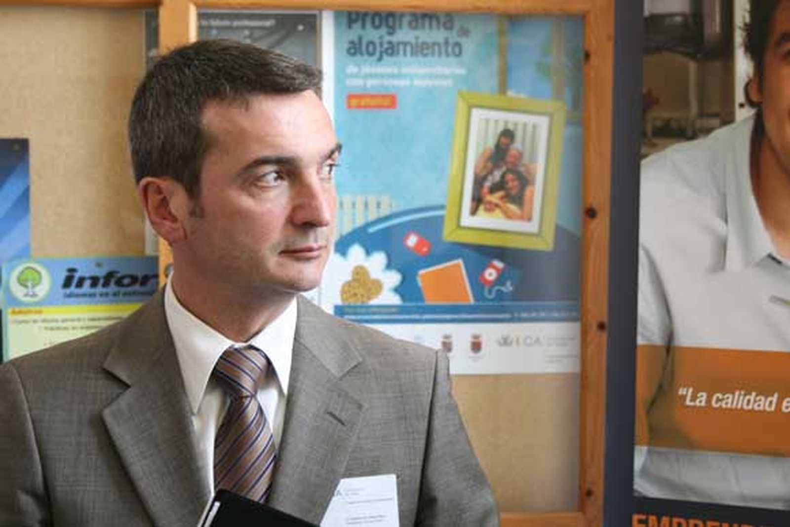 Eduardo González Mazo dimite para preparar su candidatura a Rector