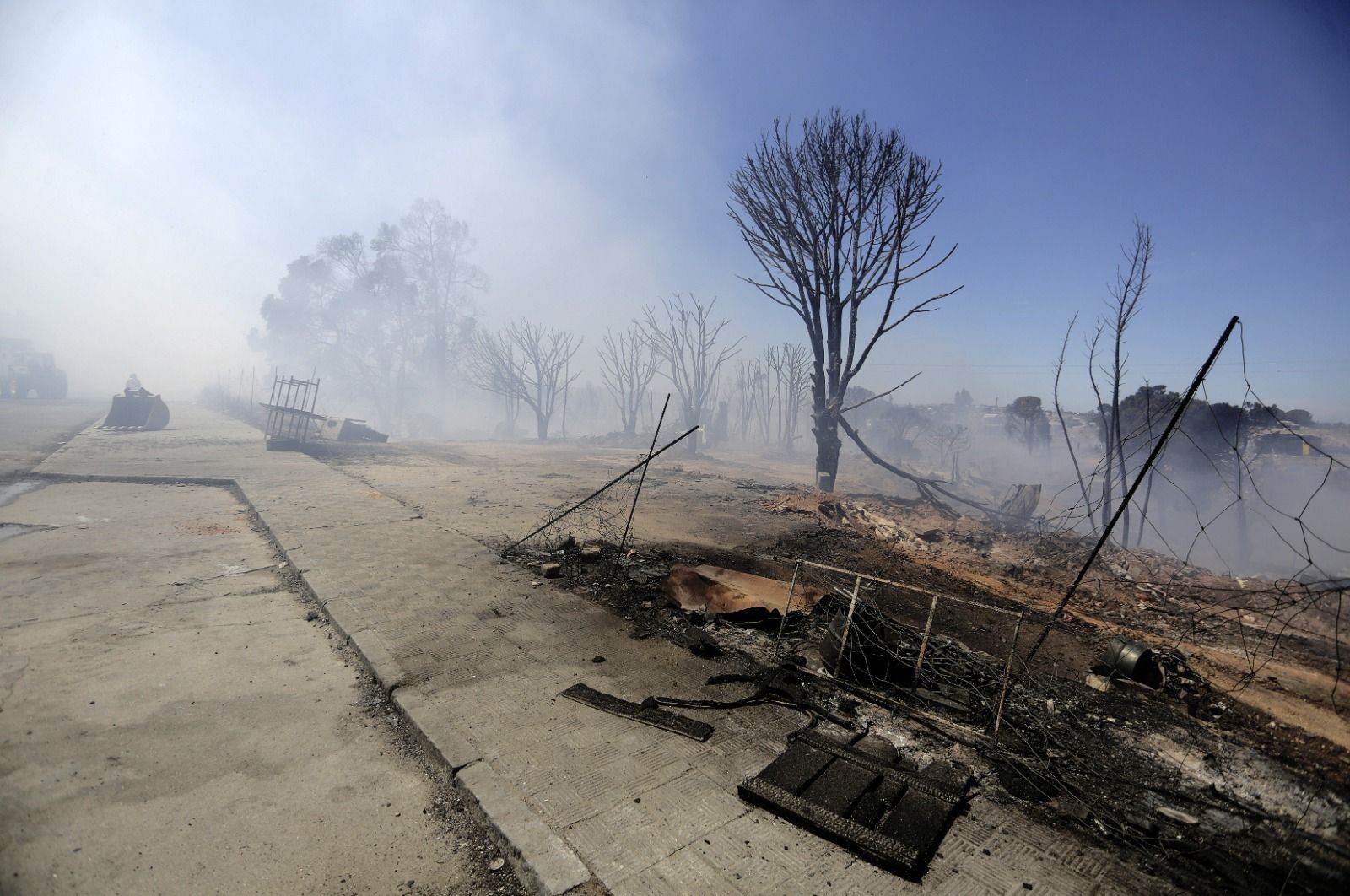 Logran extinguir el incendio del asentamiento de infraviviendas de Palos de la Frontera
