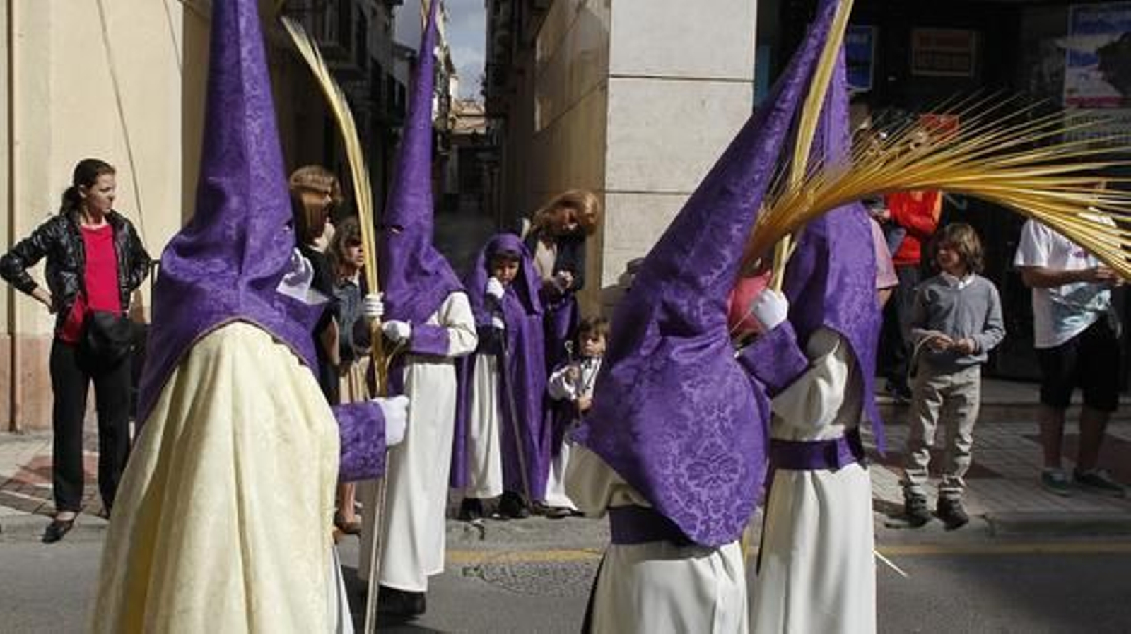 El buen tiempo acompaña a las procesiones en este primer día de Semana Santa

Foto: Sergio Camacho