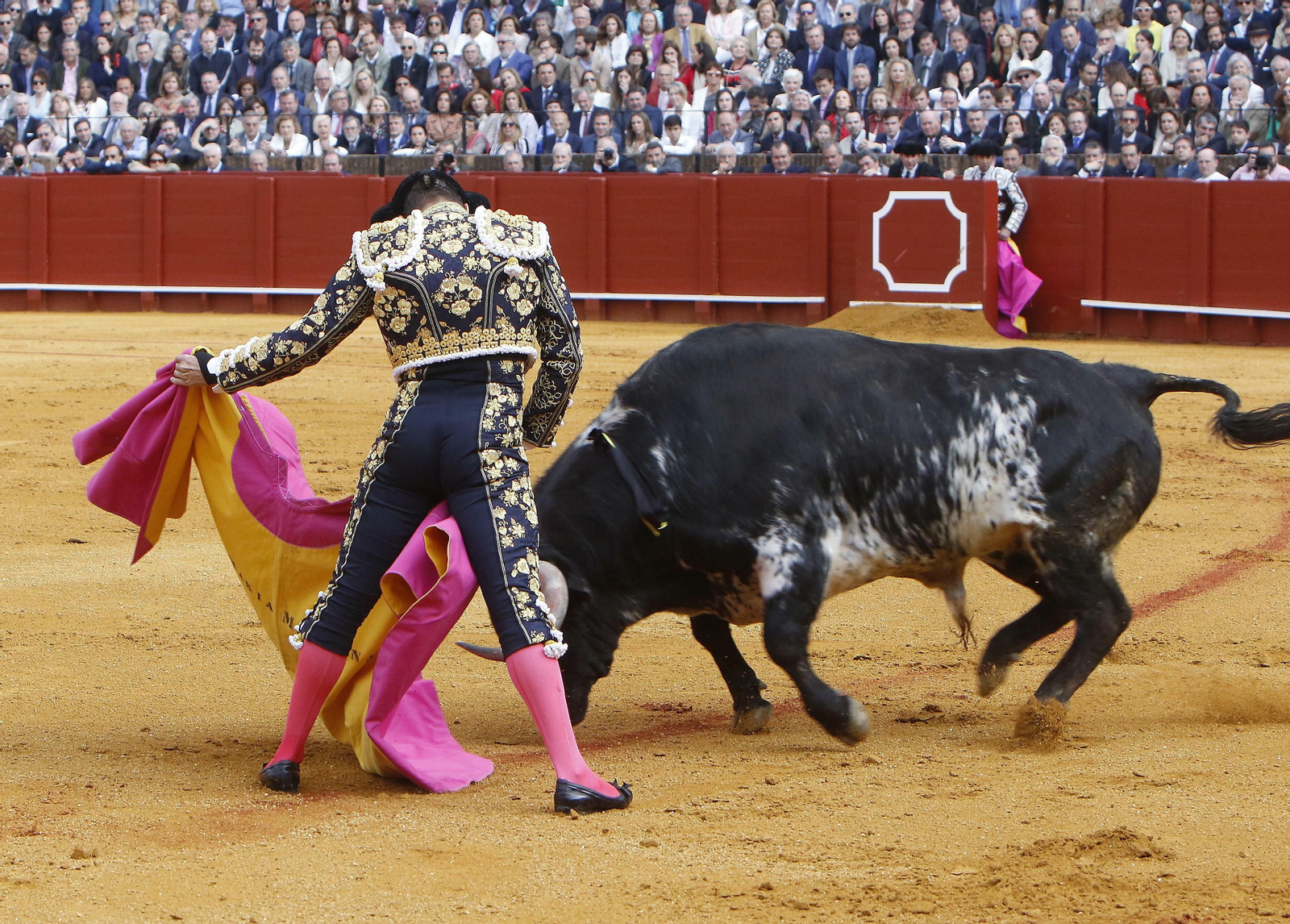 Las imágenes de la corrida de toros del Domingo de Resurrección en Sevilla