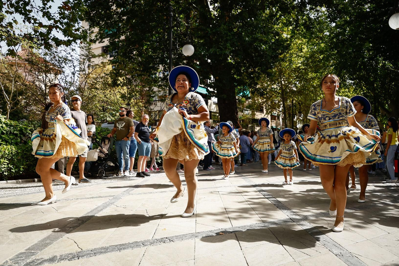 Fotos: así ha sido el desfile por el Día de la Hispanidad en Granada