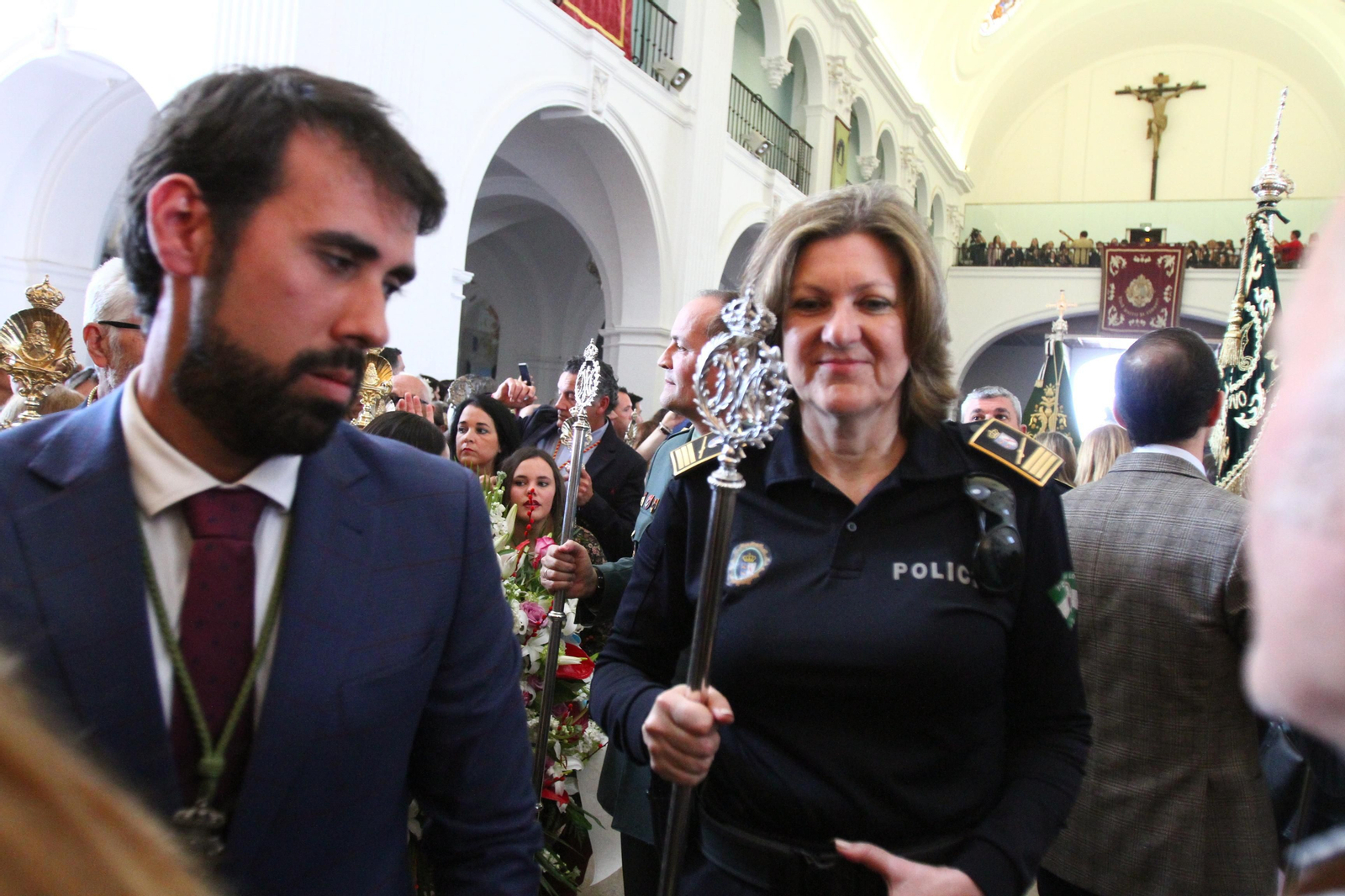 La Hermandad de Huelva se presenta ante la Virgen del Rocío en su peregrinación a la aldea almonteña