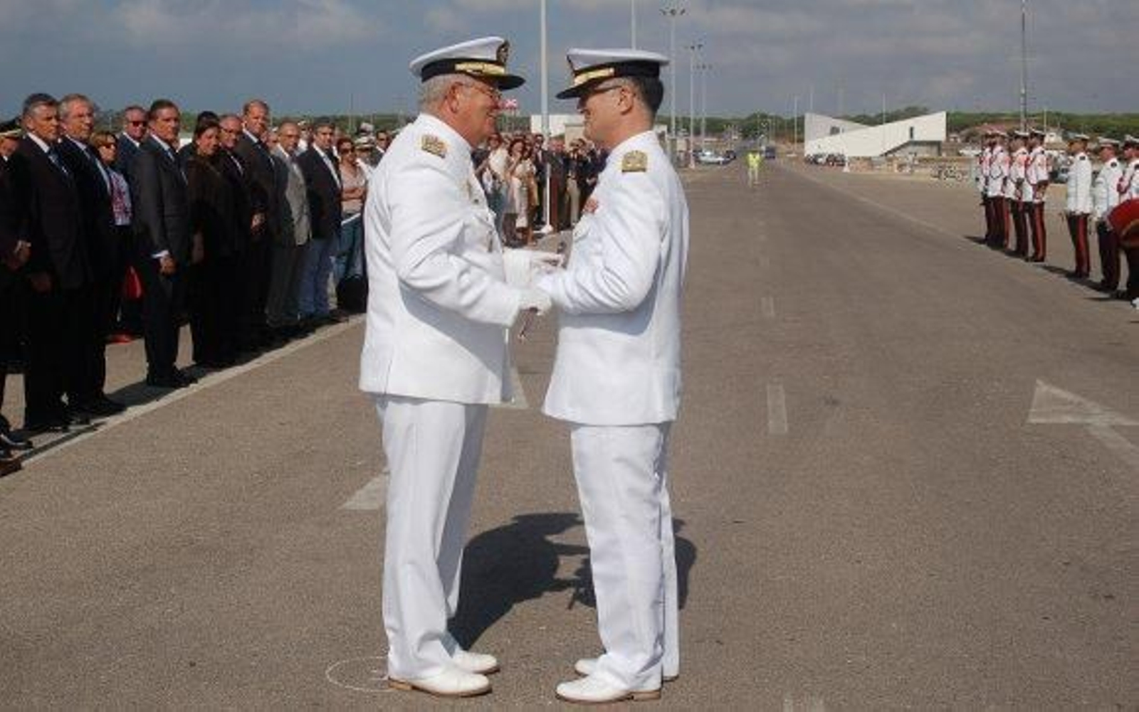 La Base de Rota acoge la ceremonia de toma posesión del nuevo Almirante de la Flota