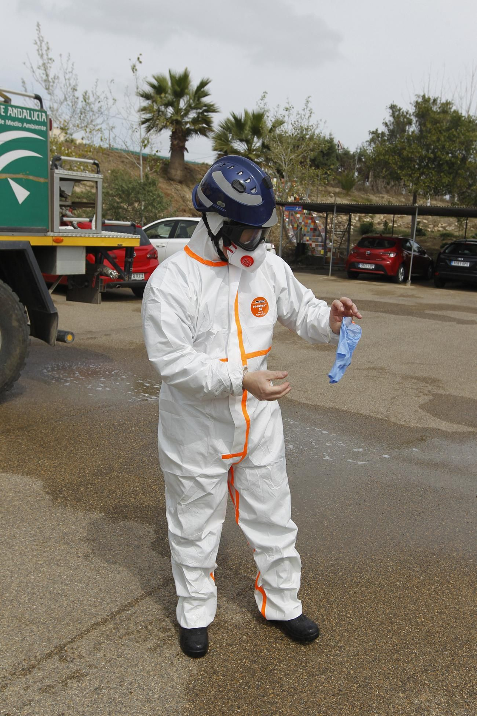 Fotogalería actuación INFOCA y UME por el coronavirus en Almería. Covid-19