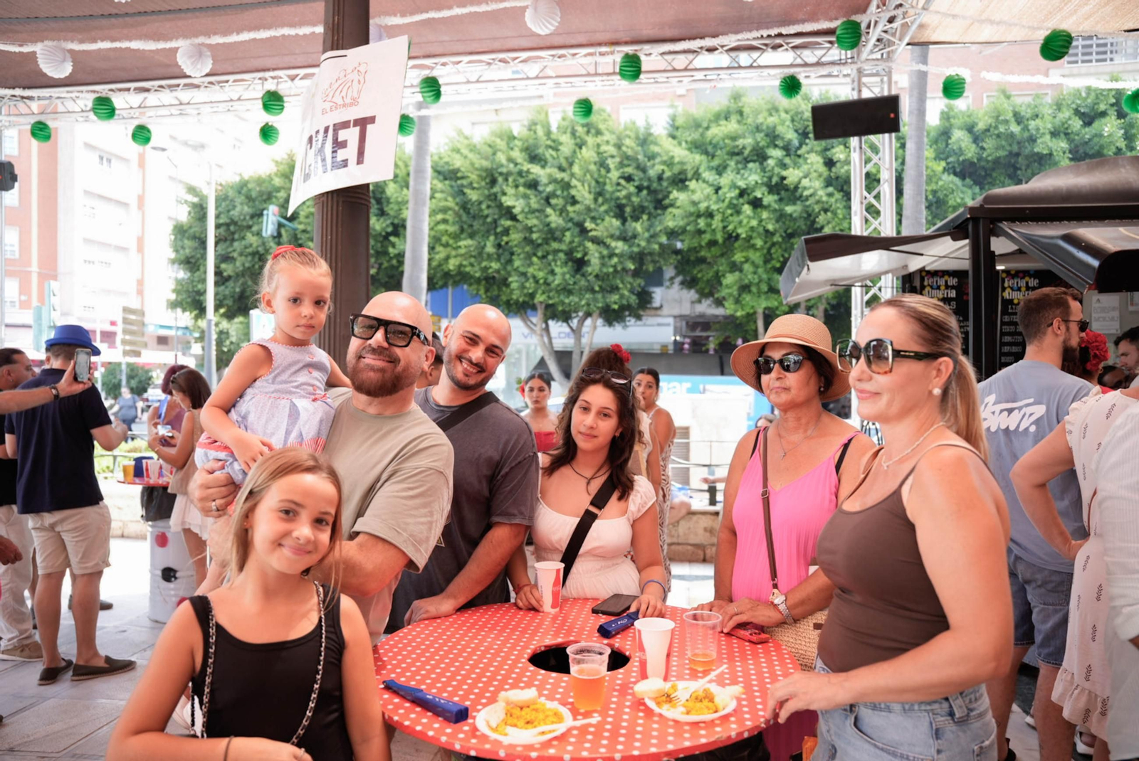 Así viven los almerienses el primer sábado de la Feria del Mediodía