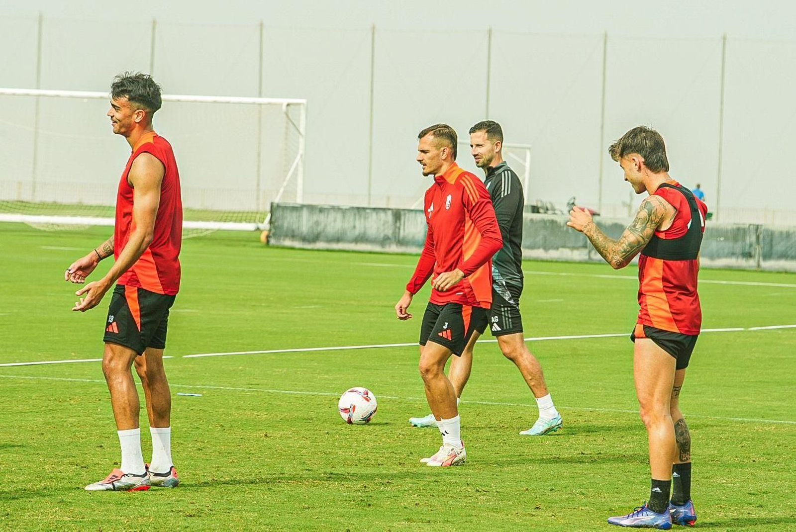 El primer entrenamiento de Fran Escribá en imágenes