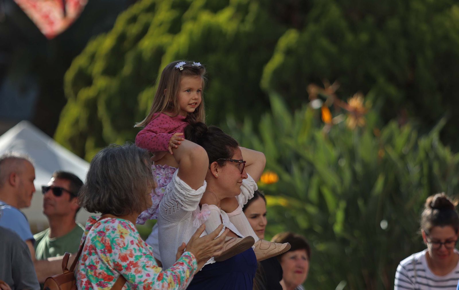 El mercadillo hippie de la Fiesta de la Primavera de La Línea, en imágenes