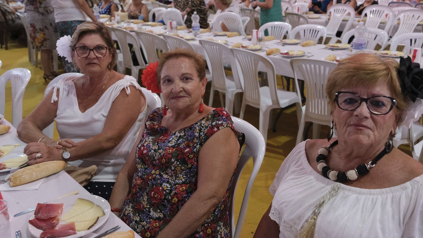 Imágenes de la comida homenaje a los mayores en la Caseta Municipal de la Feria de Almería 2022