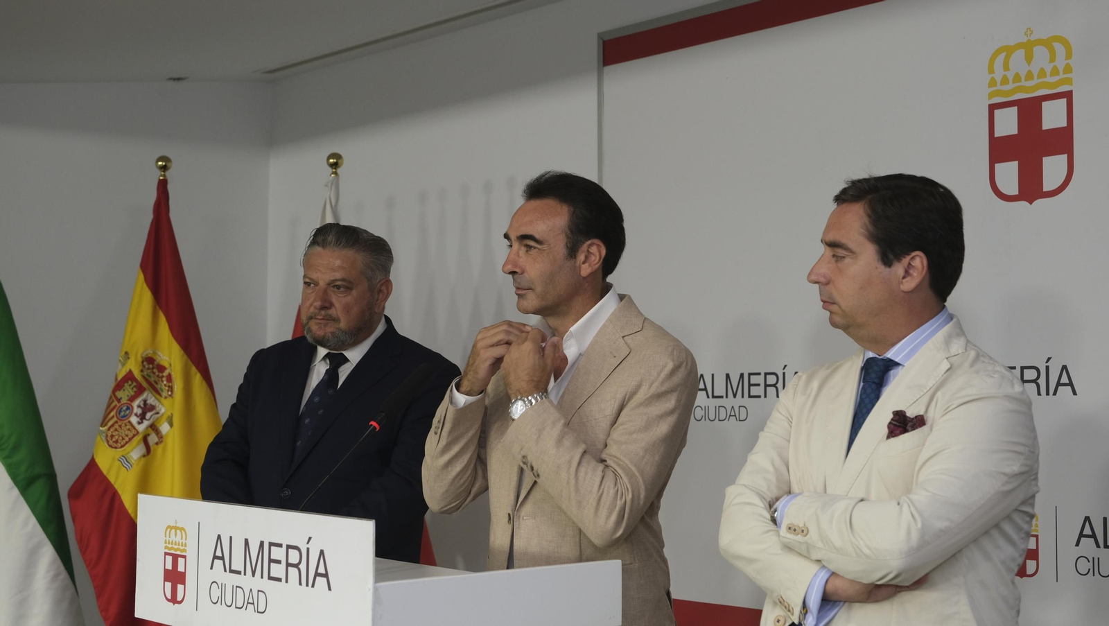 Presentación de la Feria taurina de Almería con Enrique Ponce en su despedida, en imágenes
