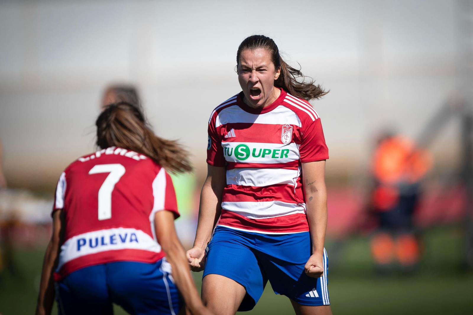 Las jugadoras del Granada celebran uno de los goles conseguidos ante la Real