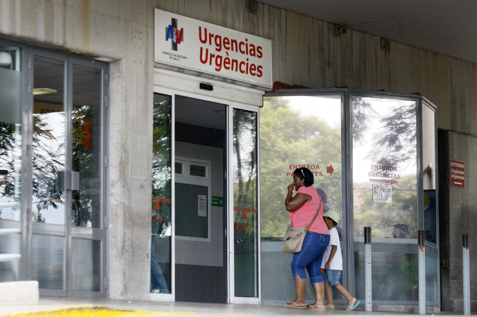 Acceso a Urgencias del Hospital Sant Joan de Alicante.