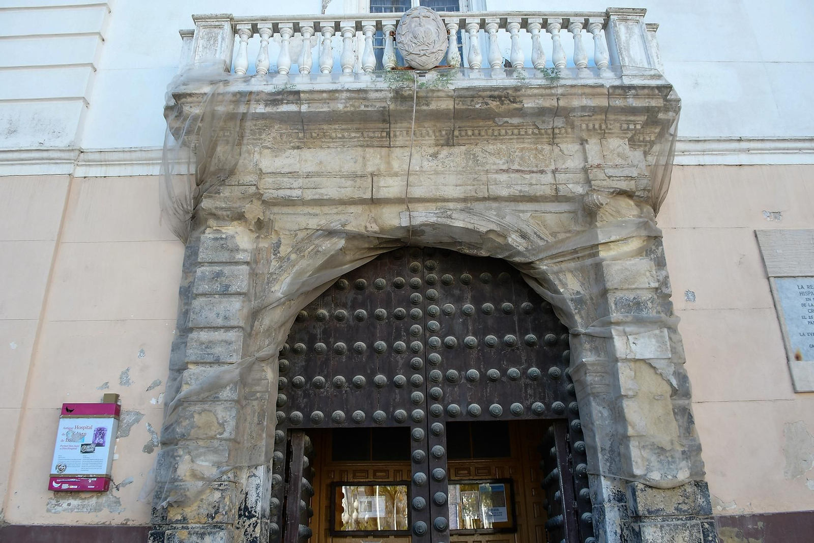 El mal estado de la iglesia de San Juan de Dios