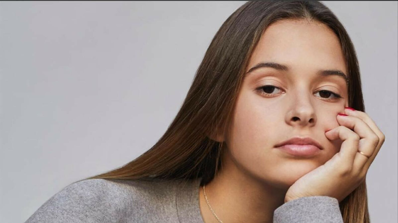 Primer plano de la cantante, de tan sólo 14 años.