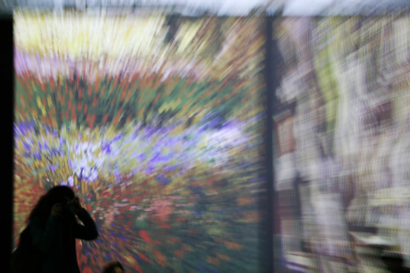 Presentación de la exposición 'Van Gogh Alive' en el Muelle Uno de Málaga.