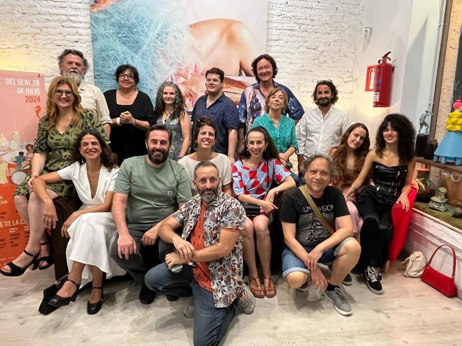 Patrocinadores y organizadores, junto con los artistas participantes en la exposición colectiva que se inaugurará en el Baluarte el día 24 de julio, con motivo de la celebración del Festival de Jazz. Patrocinadores y organizadores, junto con los artistas participantes en la exposición colectiva que se inaugurará en el Baluarte el día 24 de julio, con motivo de la celebración del Festival de Jazz.