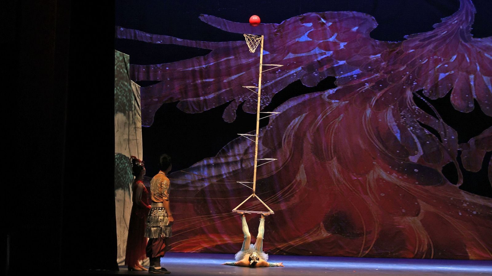 Imágenes del 'Gran Circo Acrobático de China' en el Teatro Villamarta