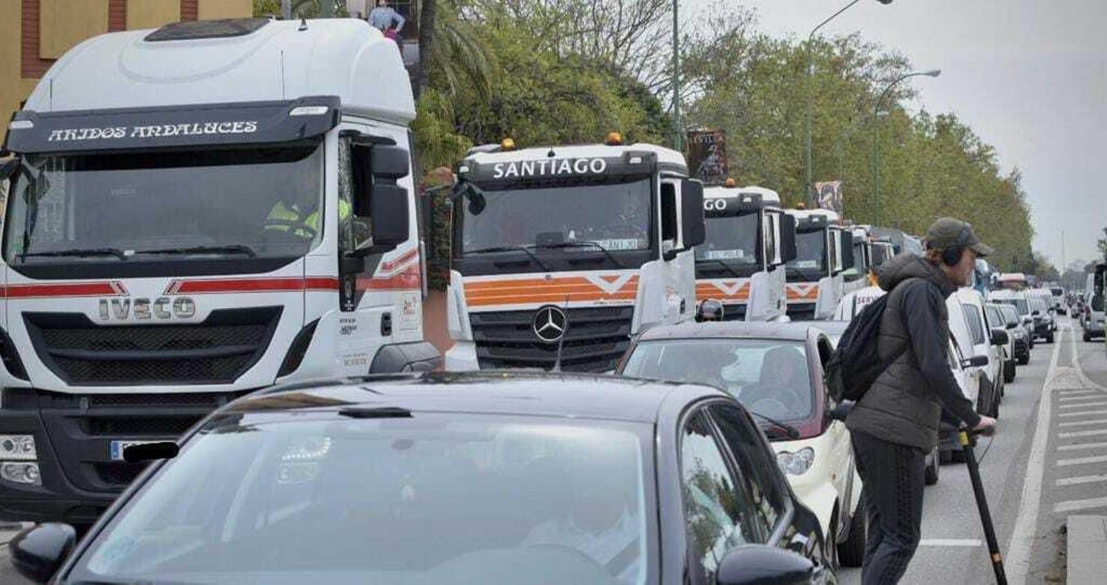 Manifestación de camioneros por Sevilla, este martes.