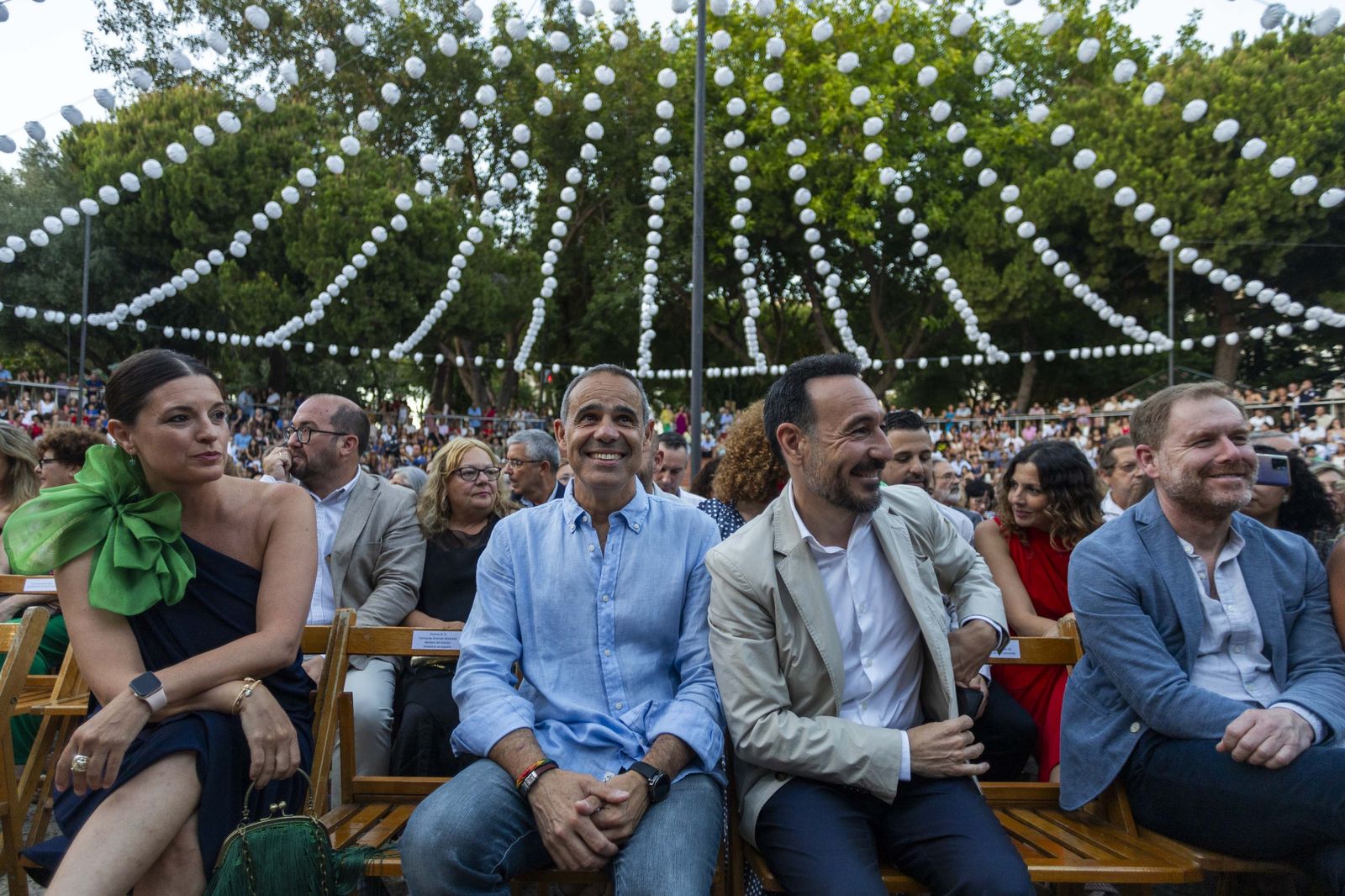 Búscate en las imágenes de la inauguración de la Feria del Carmen y de la Sal de San Fernando