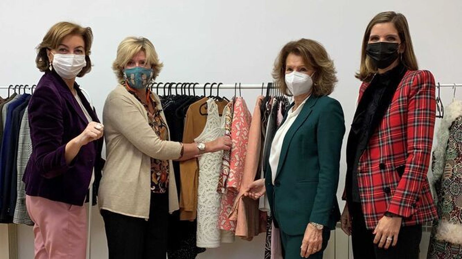 Carmen Saénz Varona, Simoneta Gomez Acebo, Josefina Sánchez-Errázuriz y Margarita Vargas impulsan el Armario Solidario de Nuevo Futuro.