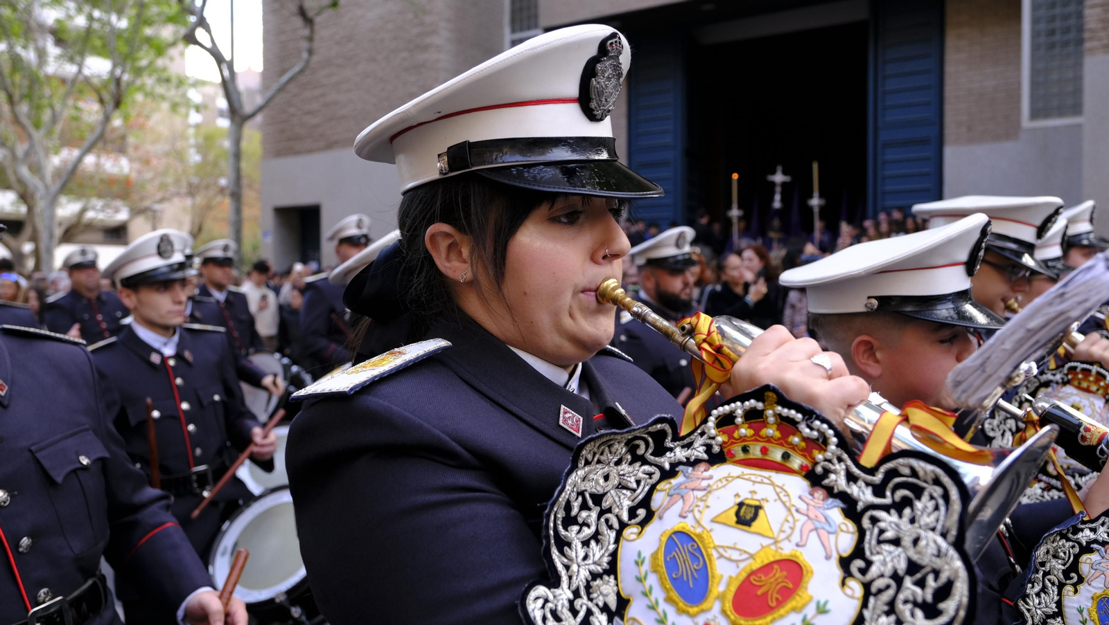 Pasión vuelve a su Iglesia de Santa Teresa azotada por la lluvia
