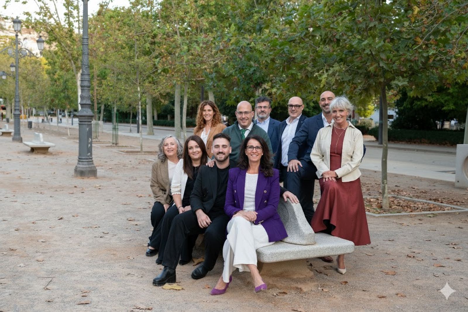 La presidenta, junto al resto de la junta directiva.