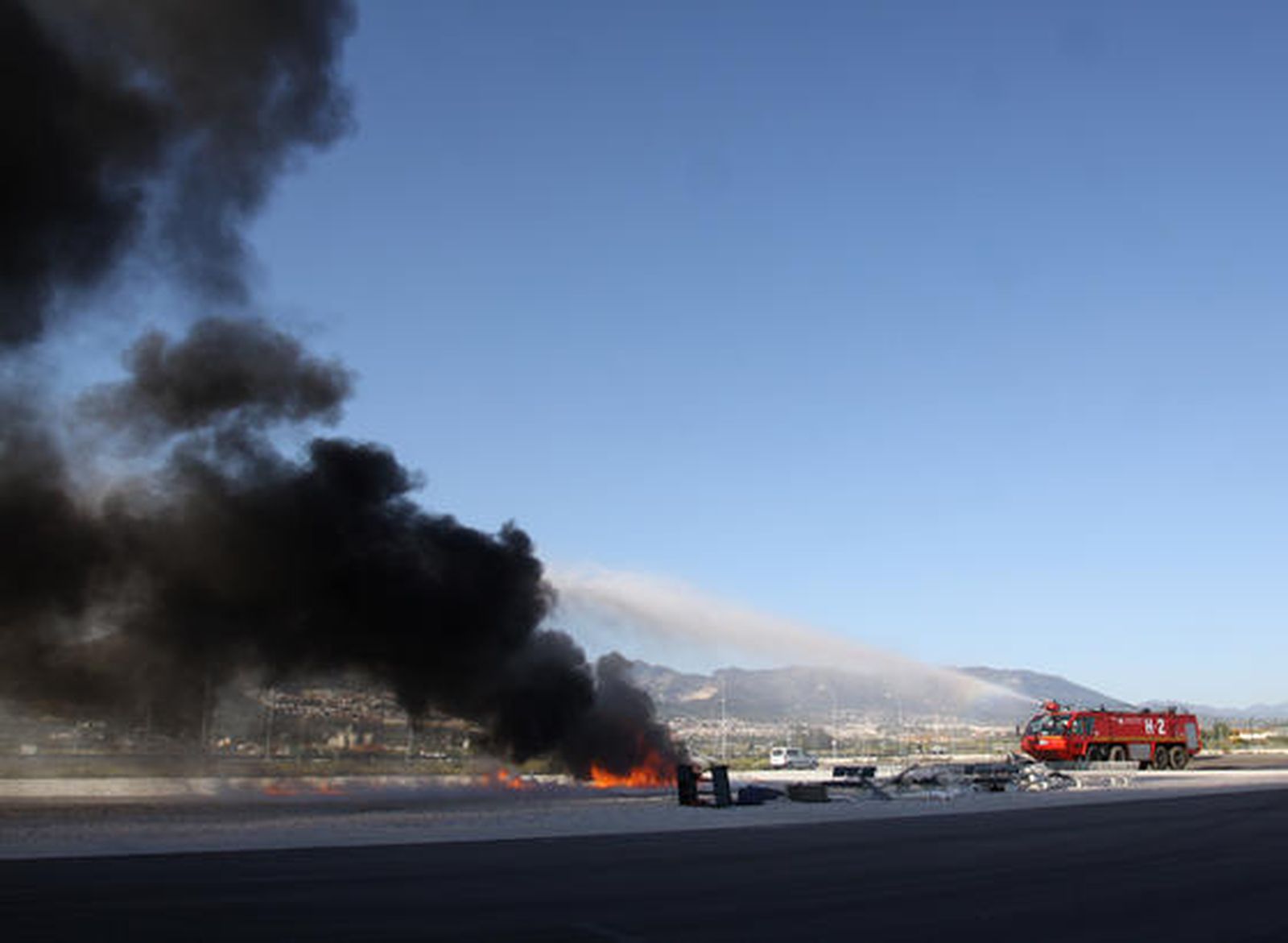 Simulacro de accidente en el aeropuerto de Málaga en el que participaron unas 200 personas 

Foto: Migue Fernández