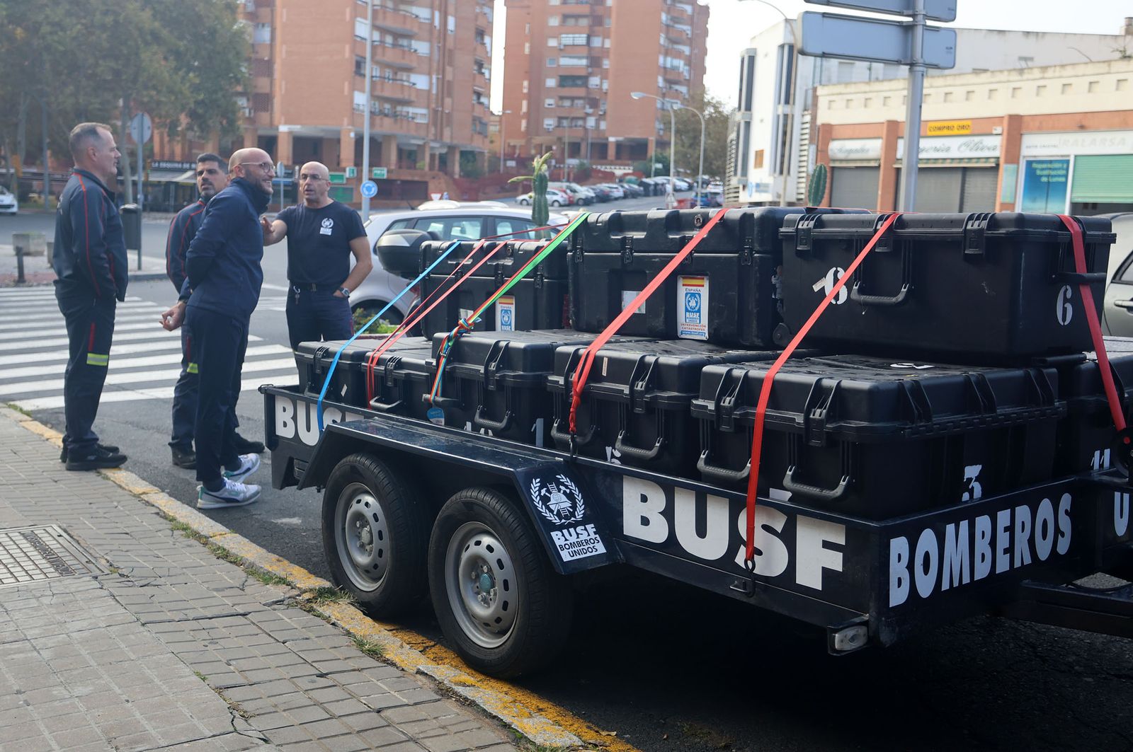 Imágenes de la partida de los bomberos de BUSF Huelva hacia Valencia