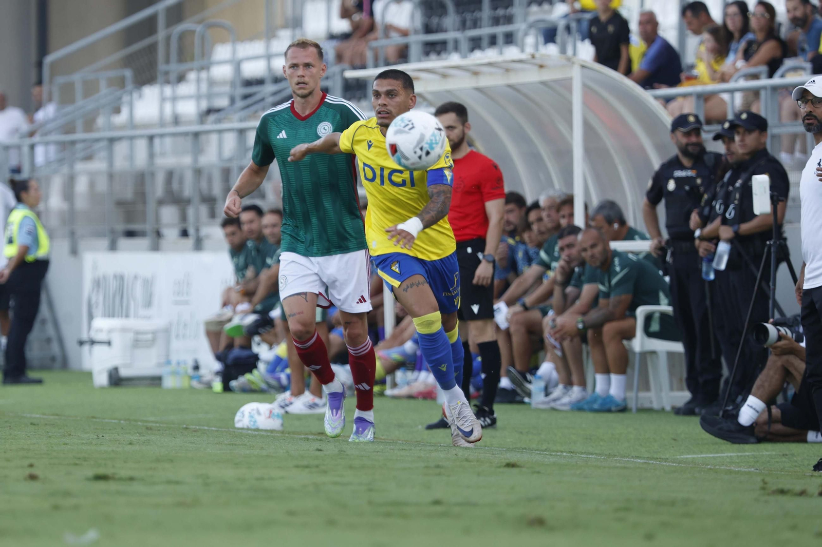 Las fotos del amistoso Cádiz CF - Al Ettifaq de Arabia Saudí en La Línea