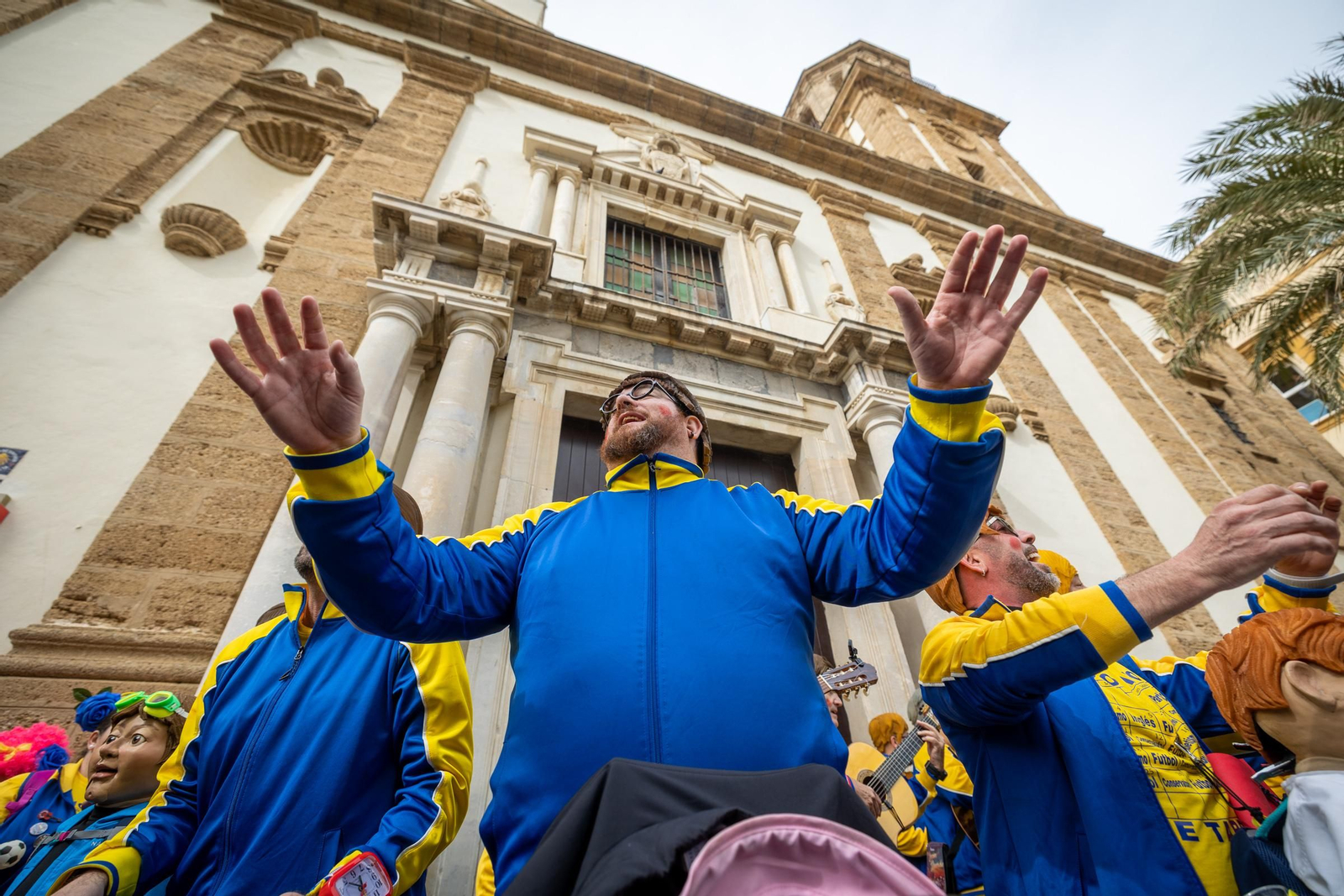 Imágenes del lunes de coros e ilegales del Carnaval de Cádiz 2023