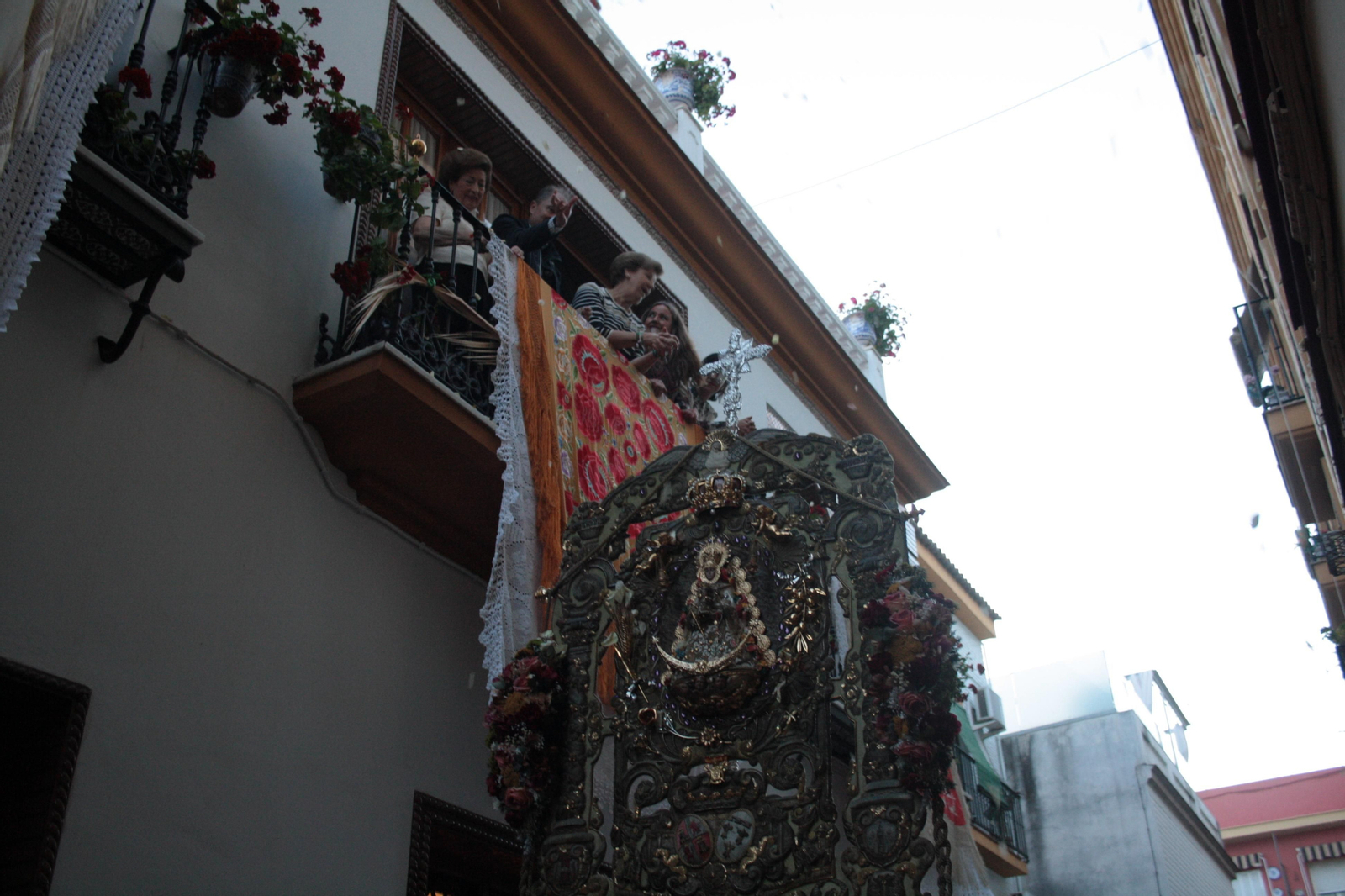 Traslado del Simpecado de la Hermandad del Rocío de Triana, en imágenes