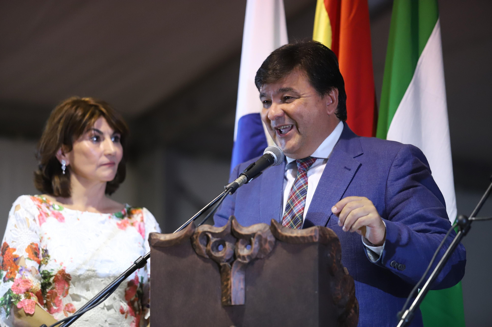 Imágenes de la coronación de la Reina de las fiestas del barrio de La Hispanidad