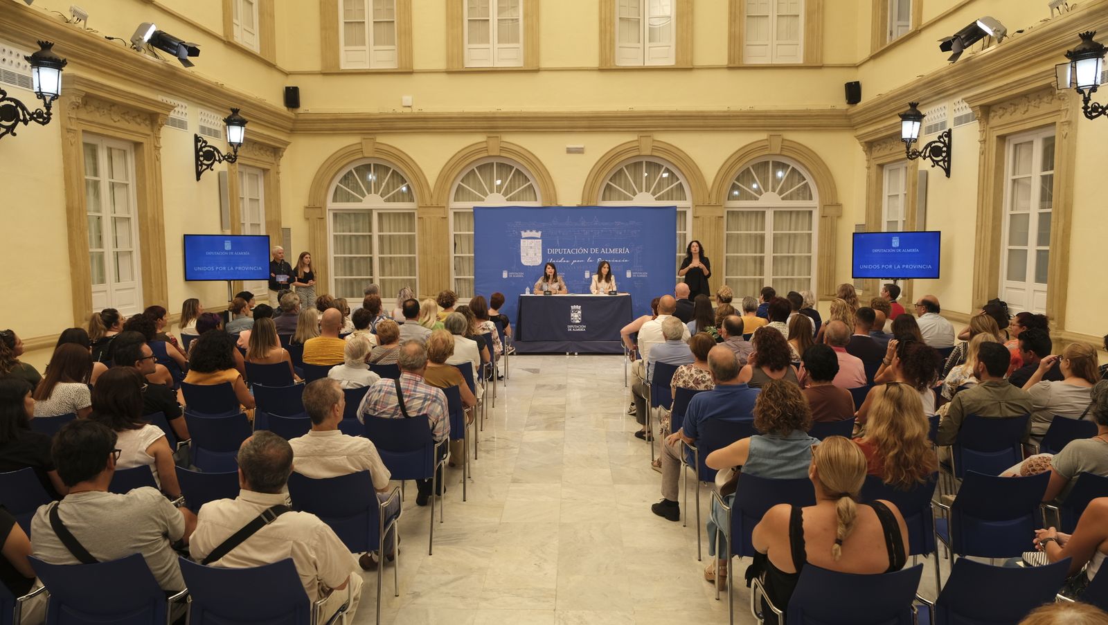 Entrega de ayudas a colectivos sociales en la Diputación de Almería