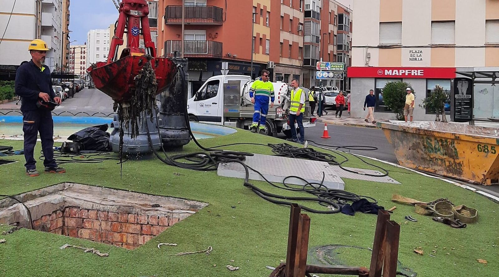 Una imagen de la limpieza de la EBAR de La Noria.