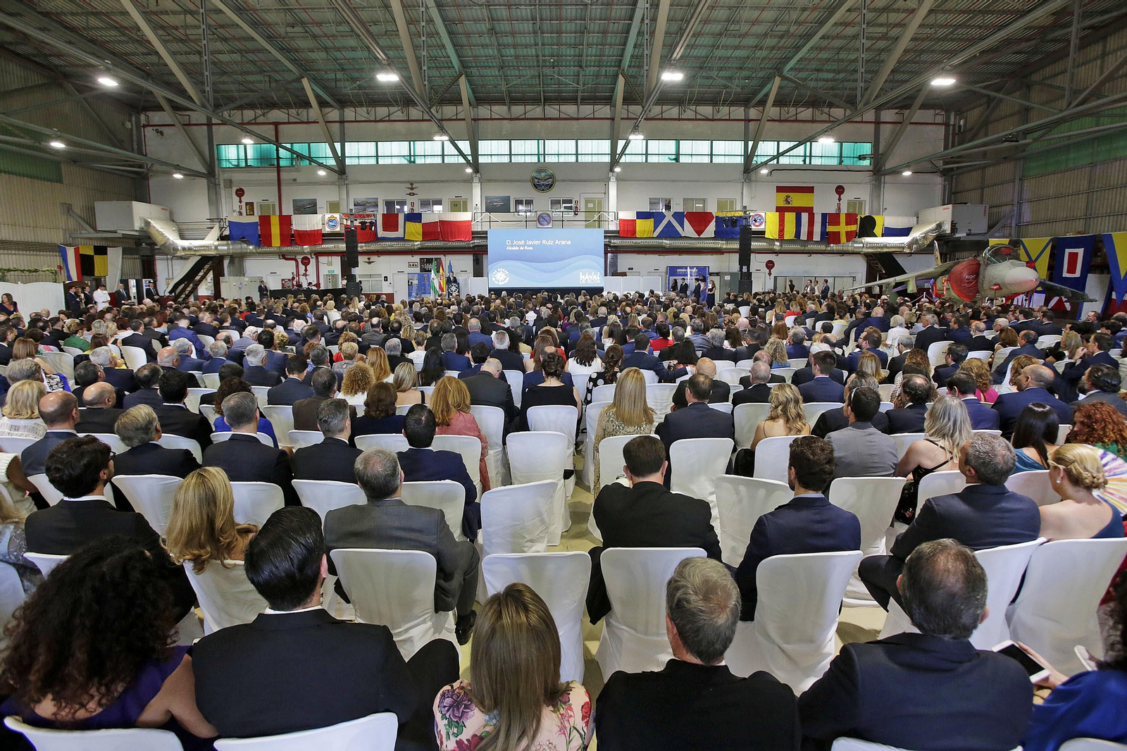 Uno de los hangares de la Flotilla de Aeronaves, lleno para la Noche de la Empresa.