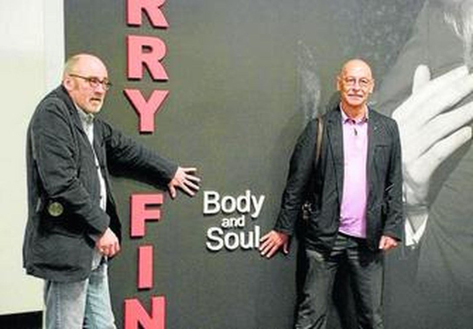 El comisario de la muestra, Alain D'Hooghe con Pablo Juliá.