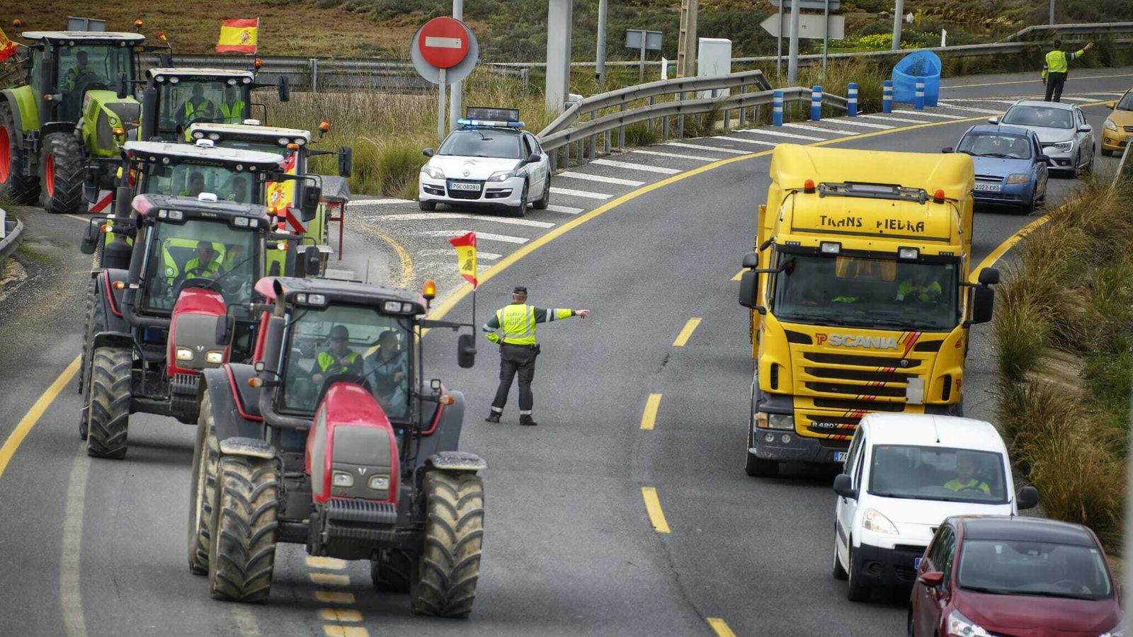 Imágenes de una nueva jornada de protesta de los agricultores en las carreteras de Chiclana