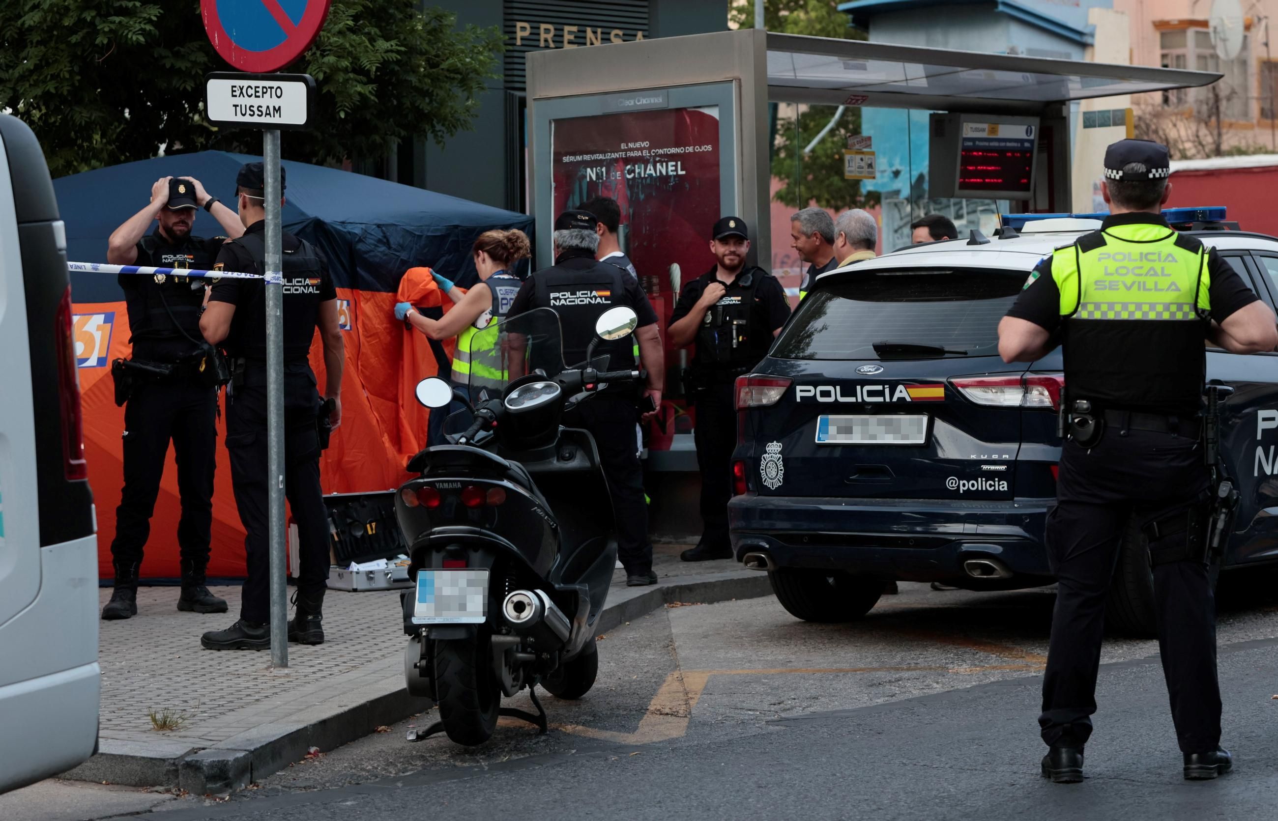 Muere un hombre en un accidente entre dos patinetes eléctricos en Sevilla