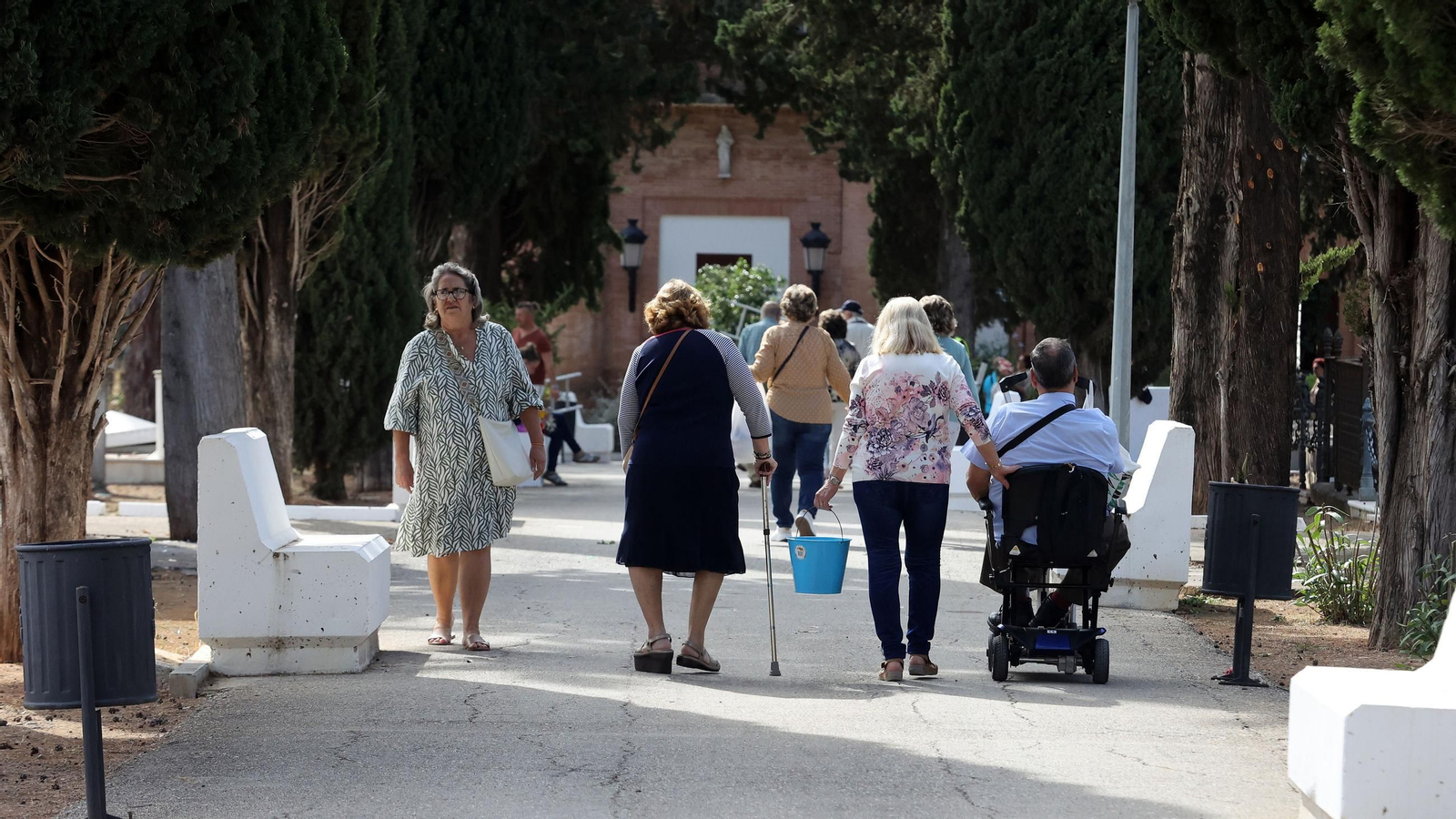 Día de Todos los Santos en el cementerio de Jerez