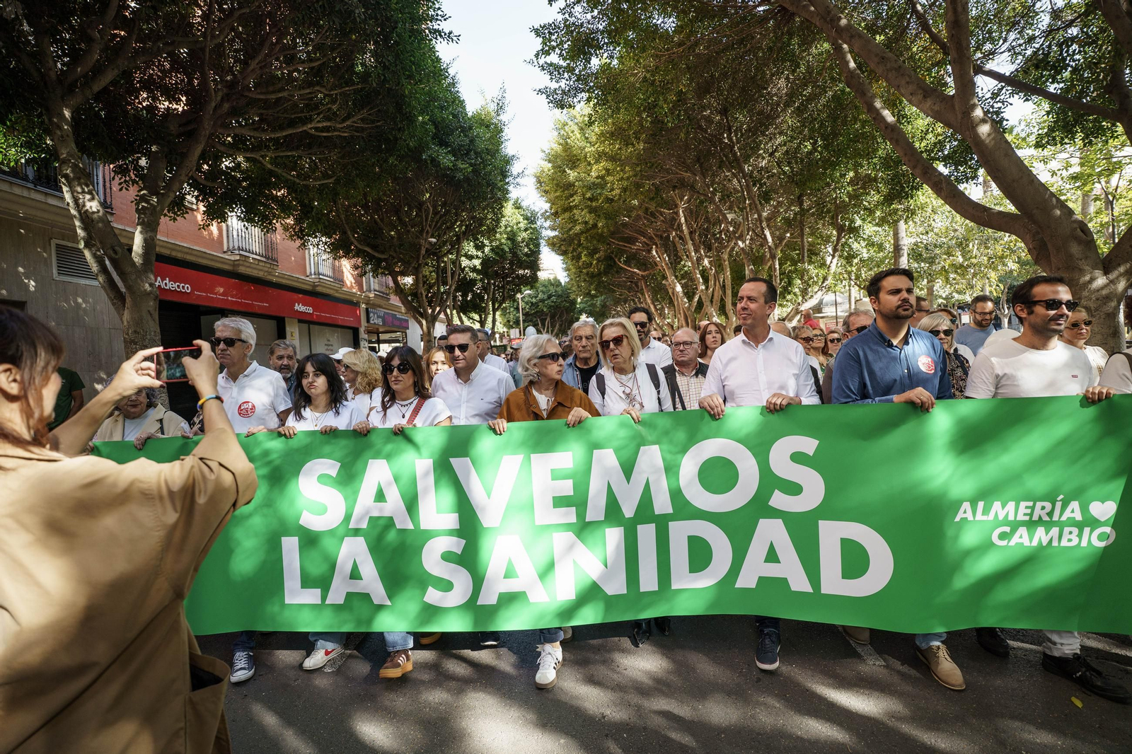 "La sanidad se defiende, gobierne quien gobierne", Almería se lanza a las calles por la sanidad pública