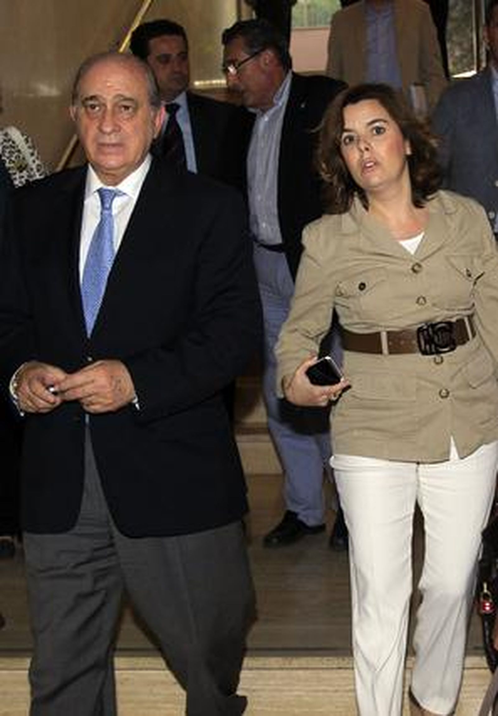 Rajoy, Arenas y Zoido, entre otros, acuden a la Junta Directiva Nacionald del PP realizada en Sevilla.

Foto: Antonio Pizarro